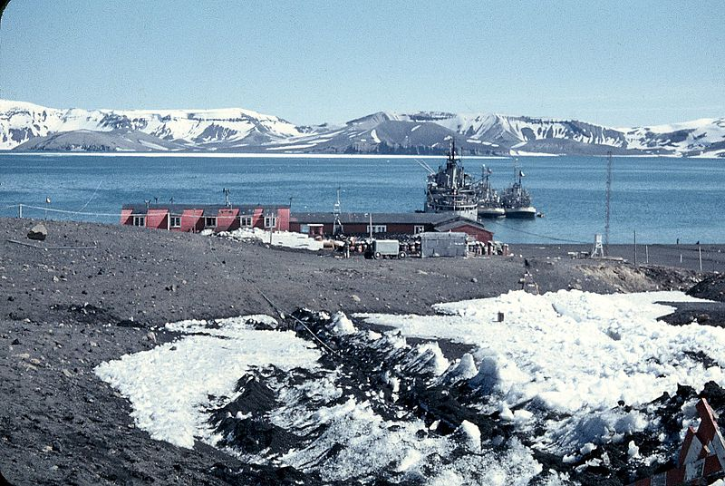 Illustration for article titled Rock Piles, Graves, and Ice Caves Are Historic Monuments in Antarctica